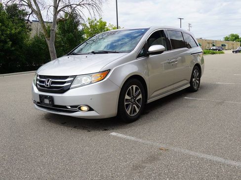 Used 2015 Honda Odyssey Touring Elite image 3