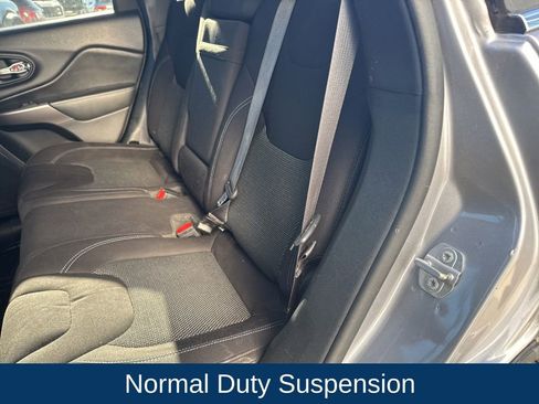 Used 2019 Jeep Cherokee Latitude w/ Popular Appearance Group image 13