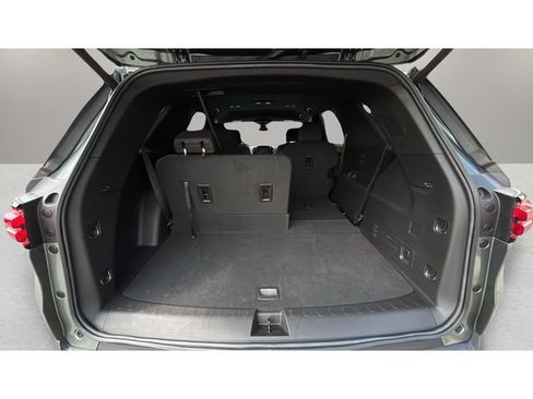 Used 2023 Chevrolet Traverse LT FWD image 29