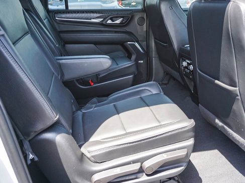 Used 2023 GMC Yukon XL Denali AWD/4WD image 13