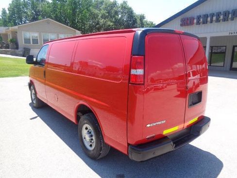 Used 2024 Chevrolet Express 2500 w/ Driver Convenience Package RWD image 3