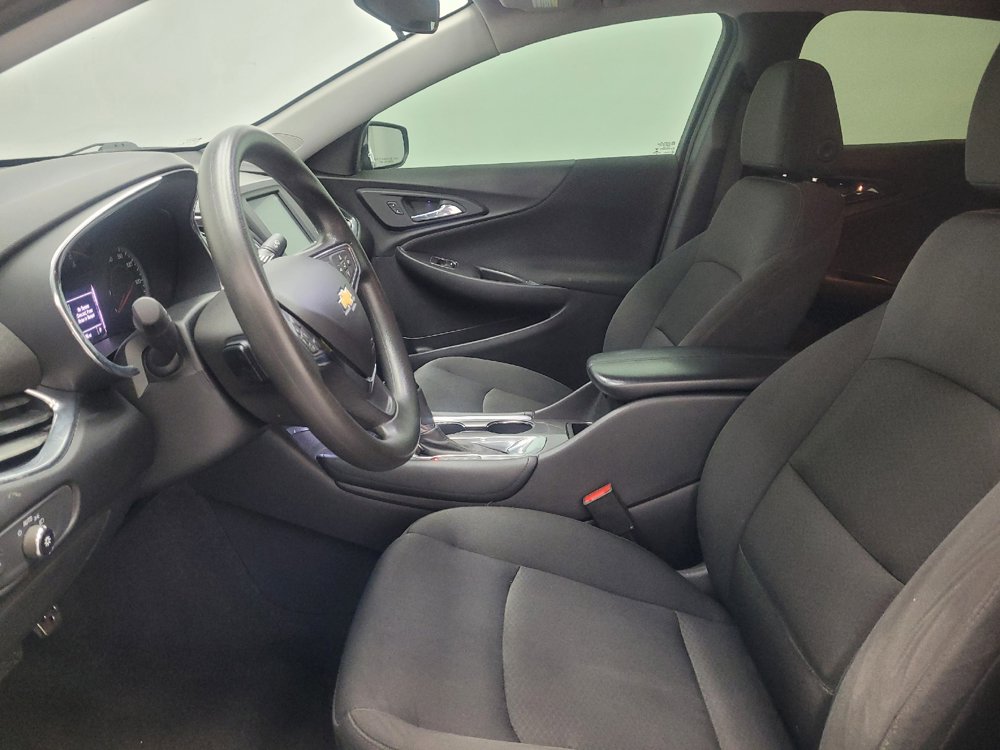 Used 2017 Chevrolet Malibu LT FWD image 17
