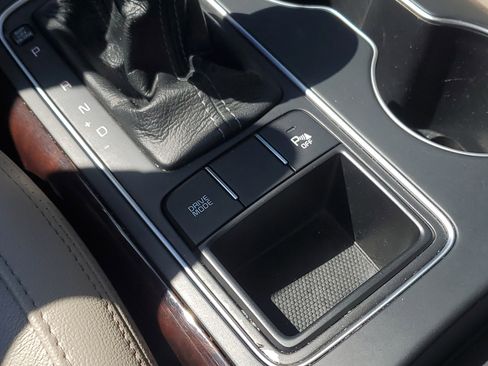 Used 2017 Kia Sorento EX w/ EX V6 Premium Package image 25