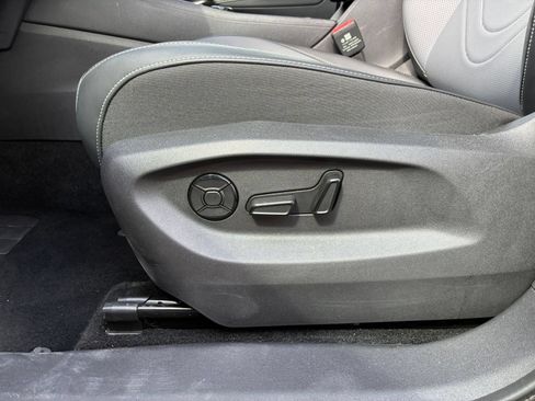 Used 2026 Volkswagen Tiguan SE FWD image 18