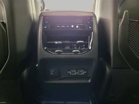Used 2025 Jeep Grand Cherokee Summit w/ Obsidian Package AWD/4WD image 23