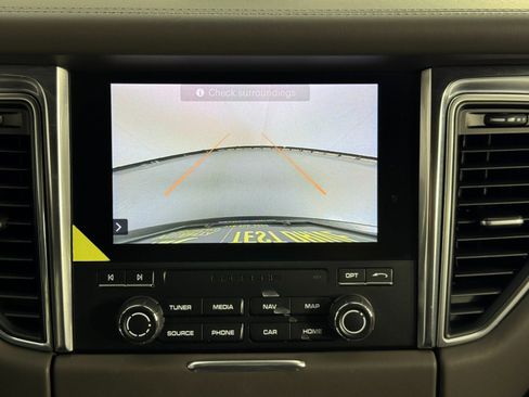 Used 2018 Porsche Macan S image 25