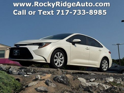 Used 2020 Toyota Corolla LE FWD image 3