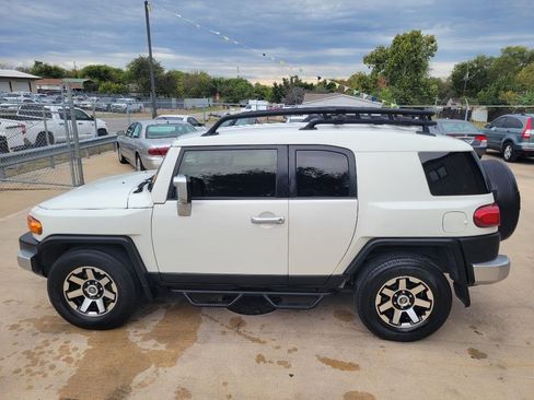 Used 2014 Toyota FJ Cruiser 2WD image 6