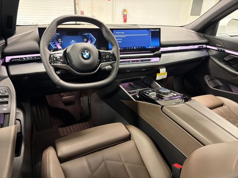 Certified 2025 BMW 540i xDrive AWD/4WD image 25
