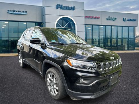 Used 2023 Jeep Compass Latitude AWD/4WD image 1