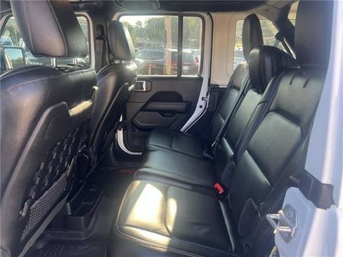 Used 2021 Jeep Wrangler Unlimited Rubicon w/ Dual Top Group AWD/4WD image 17