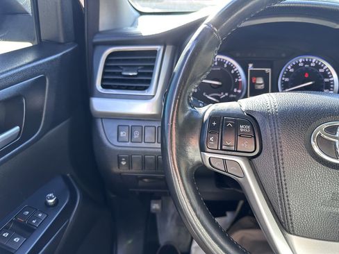 Used 2017 Toyota Highlander XLE image 14