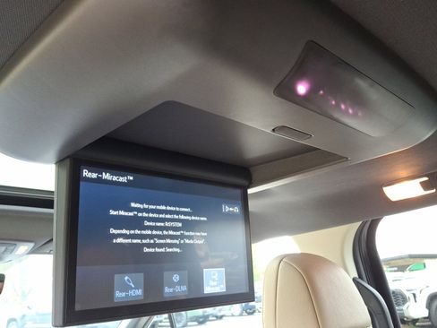 Certified 2024 Toyota Sienna Limited image 29