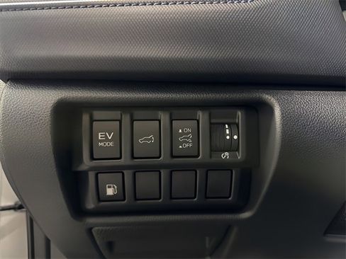 Used 2025 Subaru Forester Limited w/ Popular Package image 16