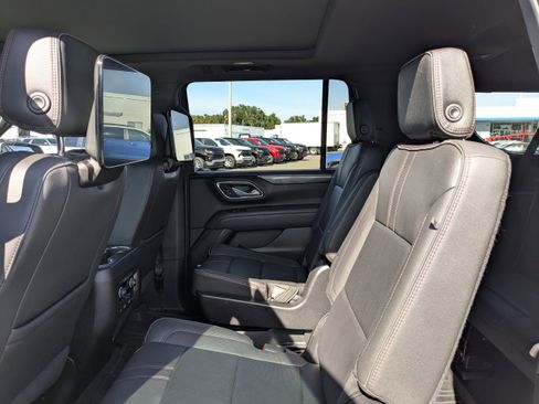 Used 2024 Chevrolet Suburban RST w/ Luxury Package image 14