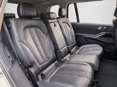 Used 2023 BMW X7 xDrive40i image 18