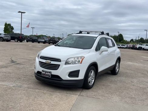 Used 2016 Chevrolet Trax LT w/ LT Sun and Sound Package FWD image 4