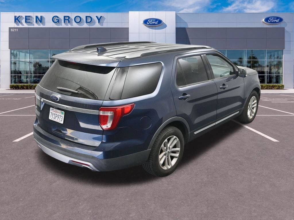 Used 2017 Ford Explorer XLT w/ Equipment Group 201A FWD image 14