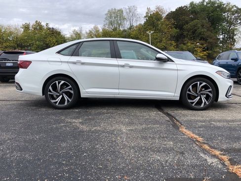 Used 2025 Volkswagen Jetta SEL image 8