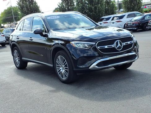 Used 2025 Mercedes-Benz GLC 300 4MATIC image 8