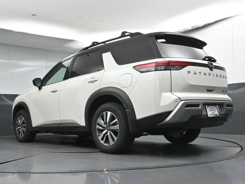 Used 2023 Nissan Pathfinder SL AWD/4WD image 29