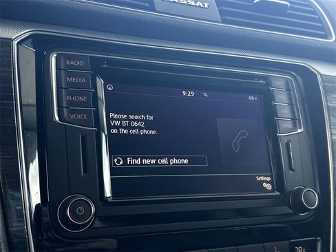 Used 2018 Volkswagen Passat 2.0T SE image 22