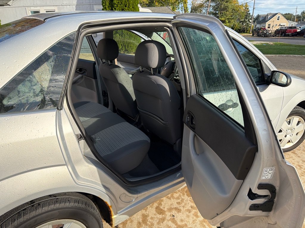 Used 2006 Ford Focus ZX4 Sedan FWD image 14