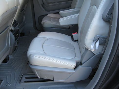 Used 2015 Chevrolet Traverse LT FWD image 27