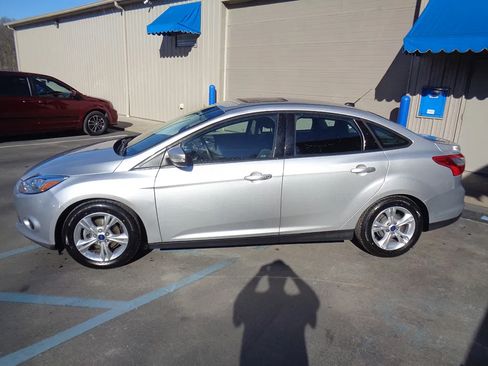 Used 2014 Ford Focus SE FWD image 2