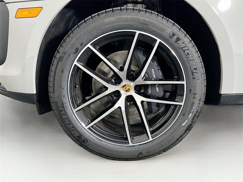New 2026 Porsche Macan image 33