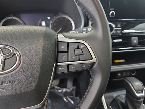 Certified 2024 Toyota Highlander XLE image 18
