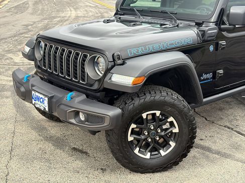 Used 2025 Jeep Wrangler Unlimited Rubicon 4xe w/ Convenience Group AWD/4WD image 8