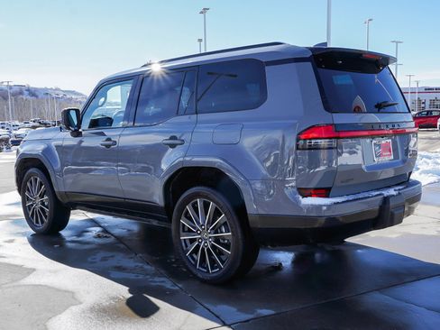 Used 2024 Lexus GX 550 w/ Cold Area Package image 6