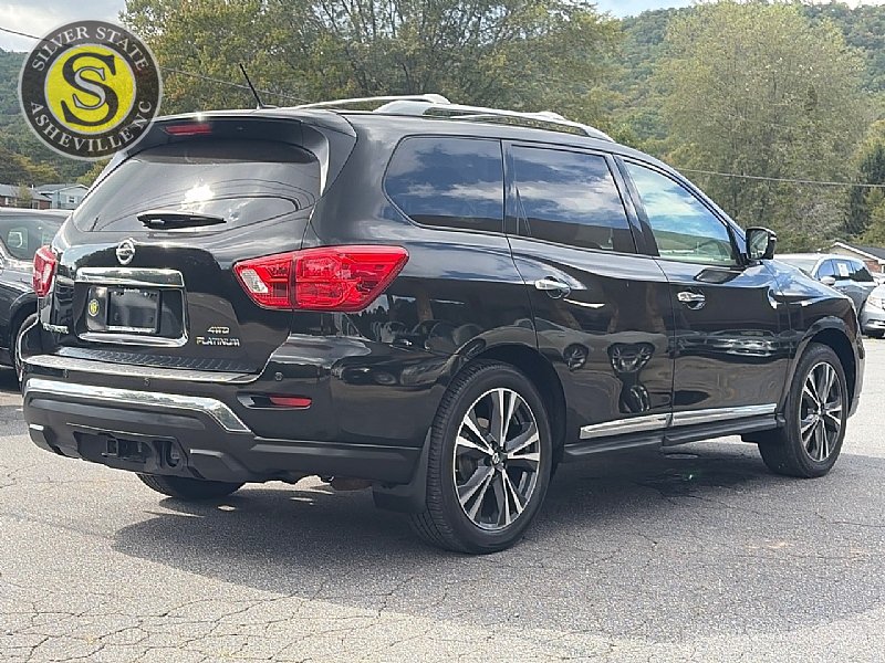 Used 2017 Nissan Pathfinder Platinum w/ Family Entertainment Package AWD/4WD image 6