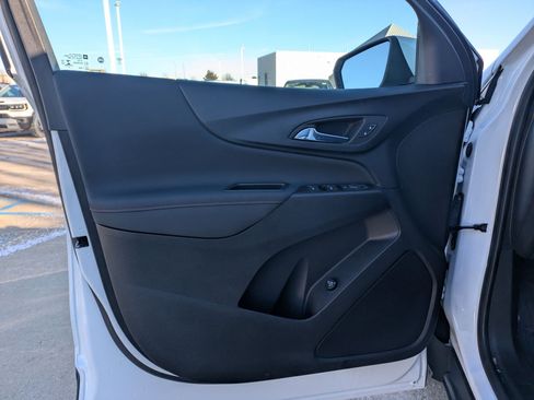 Used 2023 Chevrolet Equinox RS image 11