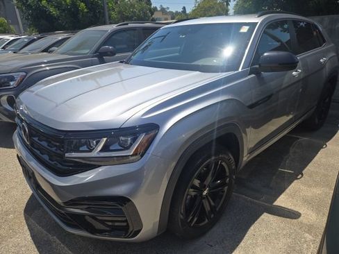 Used 2023 Volkswagen Atlas Cross Sport SEL R-Line AWD/4WD image 2