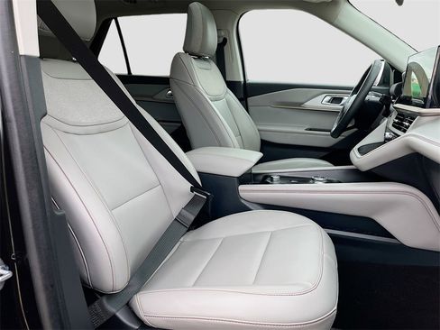 Used 2025 Ford Explorer Active w/ Active Comfort Package image 29