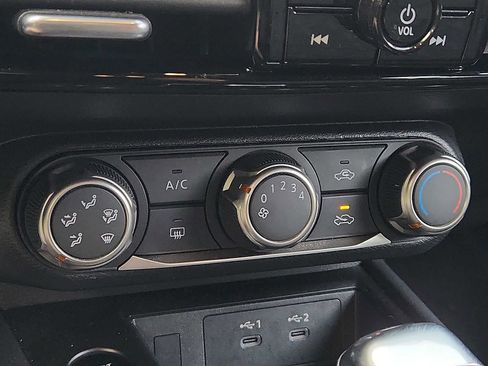 Certified 2025 Nissan Kicks SV w/ Charging Package image 15