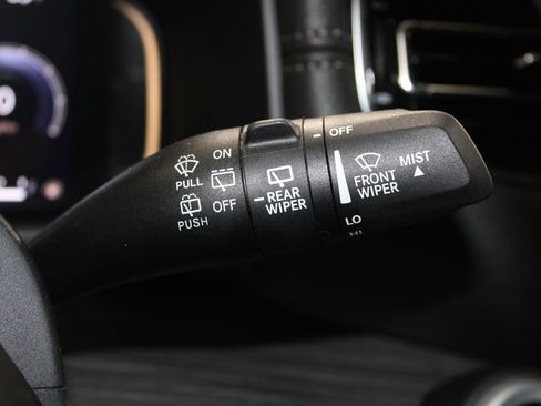 Used 2023 Jeep Wagoneer L Series II image 39