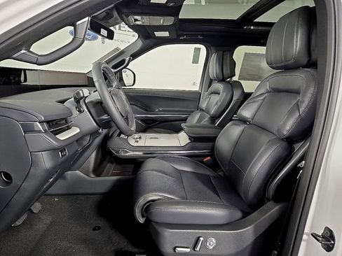 New 2025 Lincoln Navigator Reserve w/ Jet Appearance Package image 13