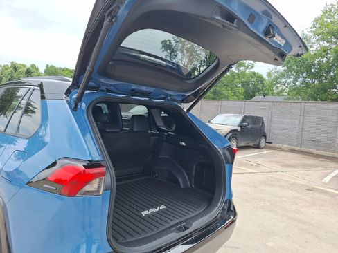 Used 2022 Toyota RAV4 XSE AWD/4WD image 36