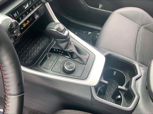 Used 2023 Toyota RAV4 SE image 22