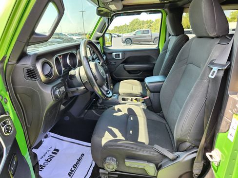 Used 2020 Jeep Wrangler Sport AWD/4WD image 12