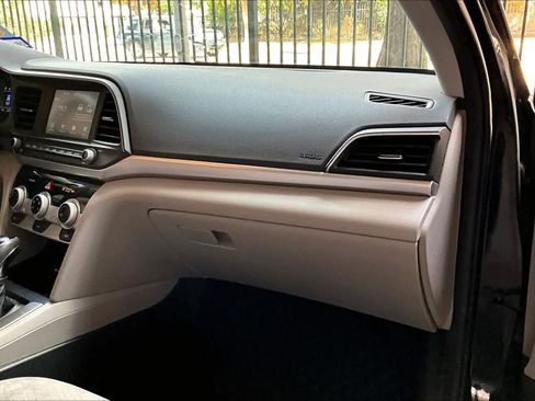 Used 2019 Hyundai Elantra SEL image 19