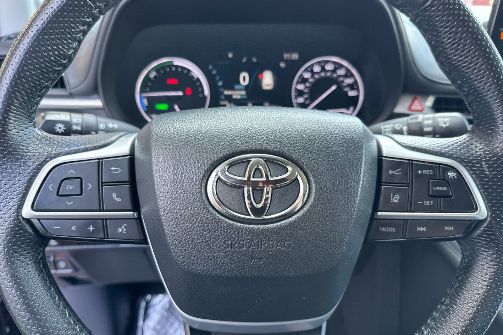 Used 2024 Toyota Sienna Limited FWD image 30