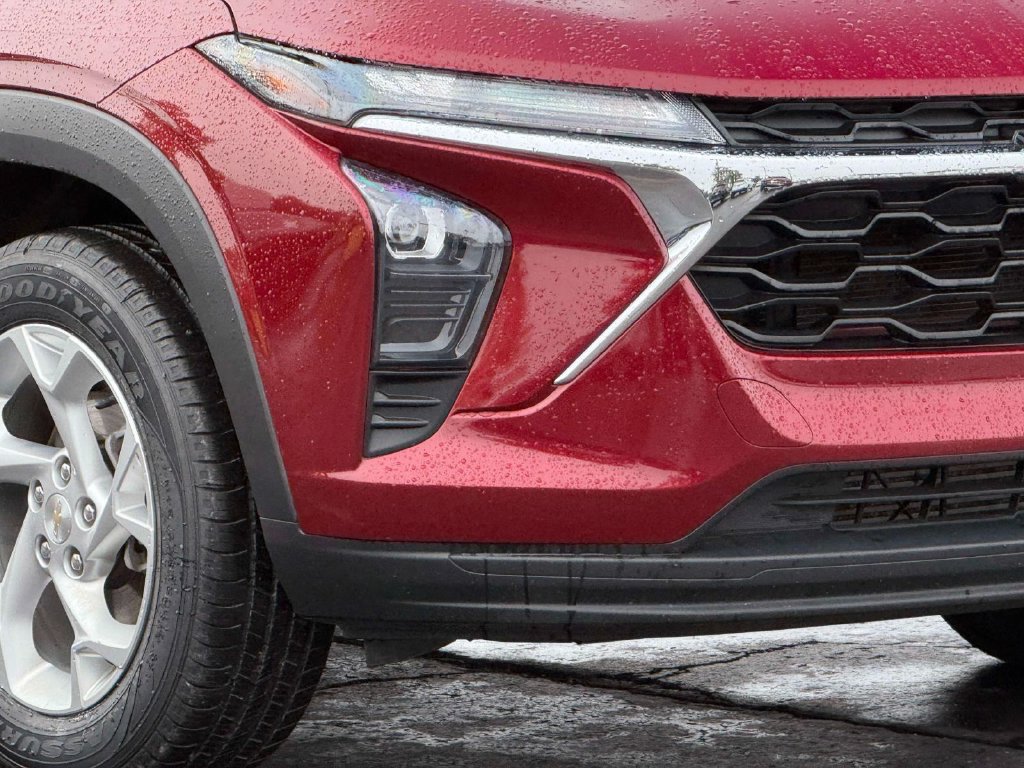 Used 2024 Chevrolet Trax LS w/ LS Convenience Package FWD image 9