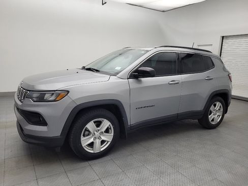 Used 2022 Jeep Compass Latitude FWD image 2