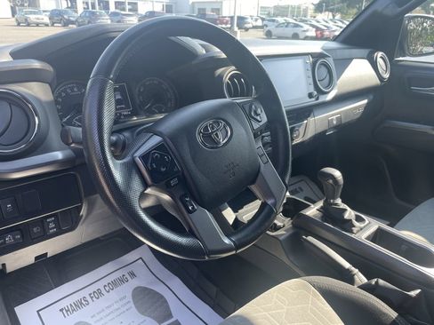 Used 2022 Toyota Tacoma TRD Off-Road RWD image 12