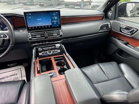 Certified 2024 Lincoln Navigator Premiere AWD/4WD image 31