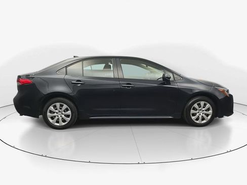 Used 2022 Toyota Corolla LE image 10